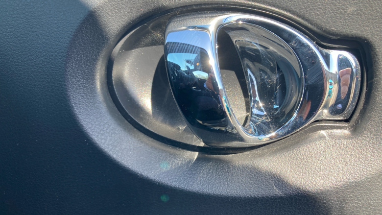 Nissan Juke 1.5 dCi N-Connecta 5dr Diesel Hatchback